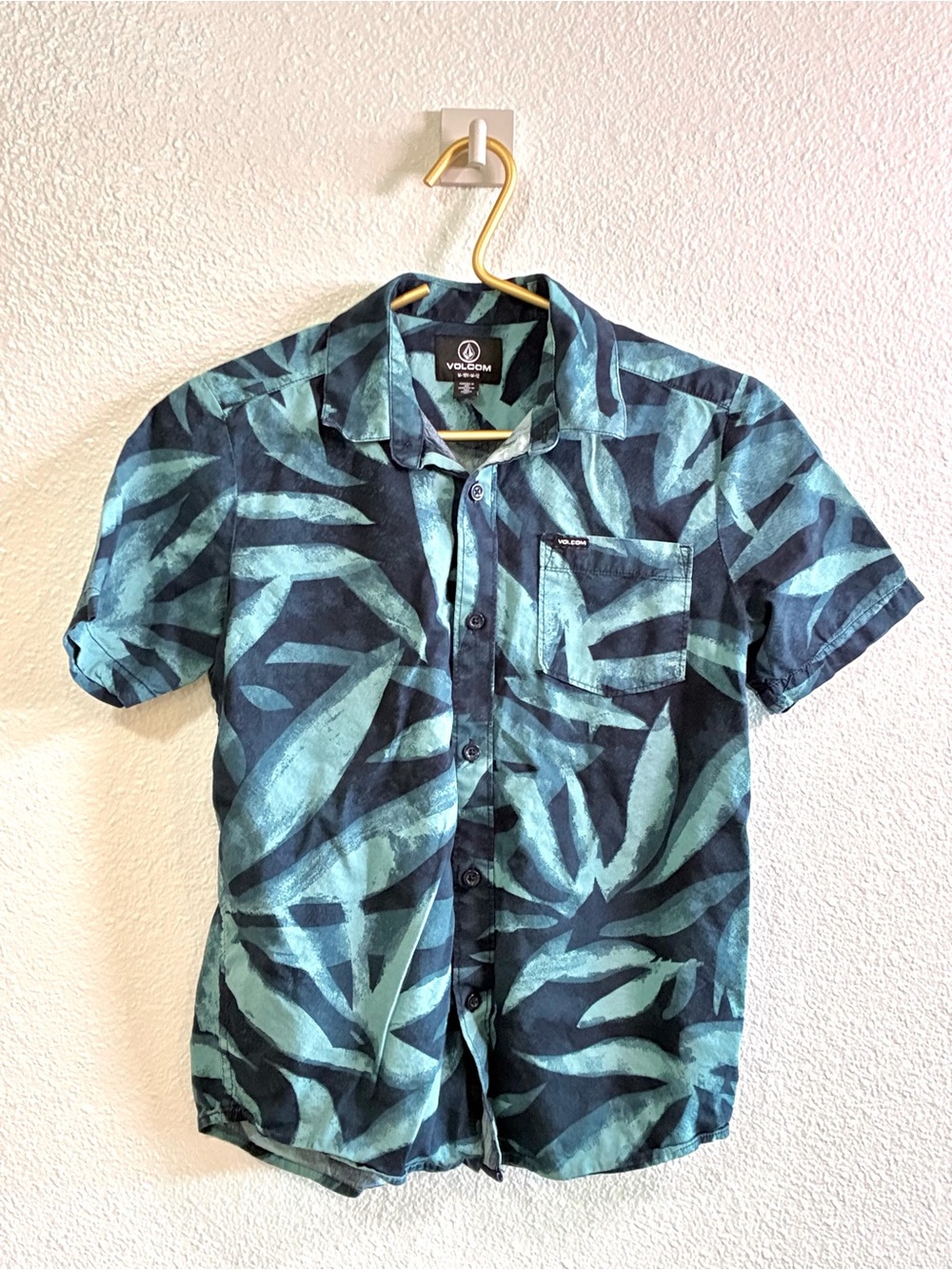 Volcom Boys Blue Tropical Leaf Short Sleeve Button-Up Shirt Youth M